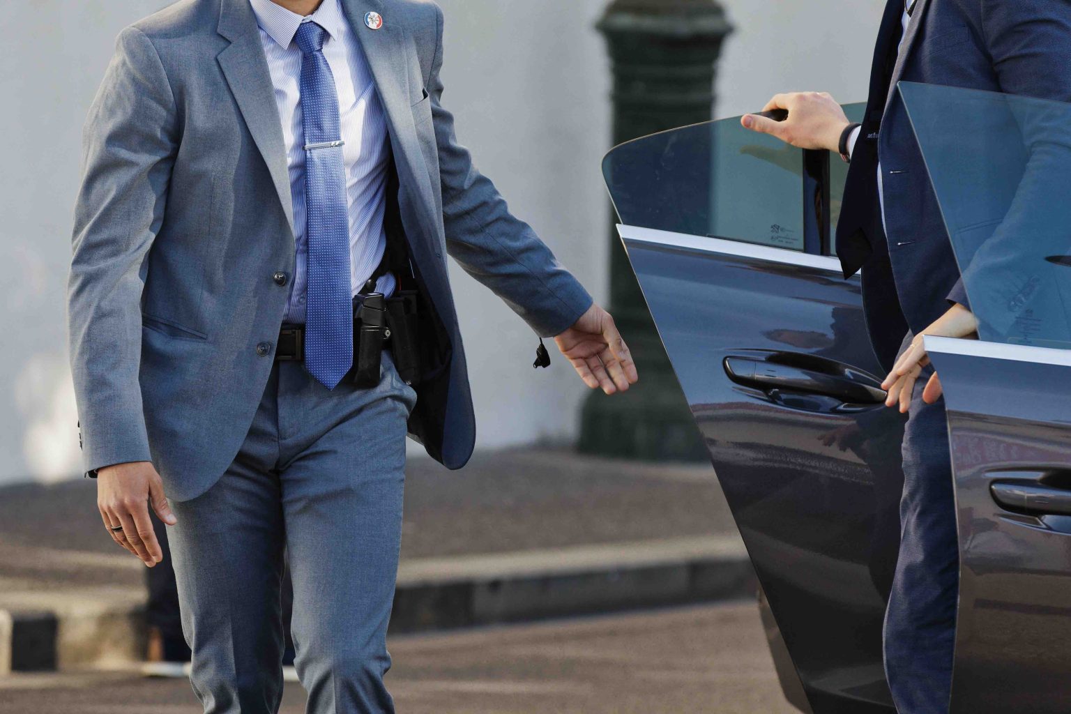 Can you hire an armed bodyguard in Canada?